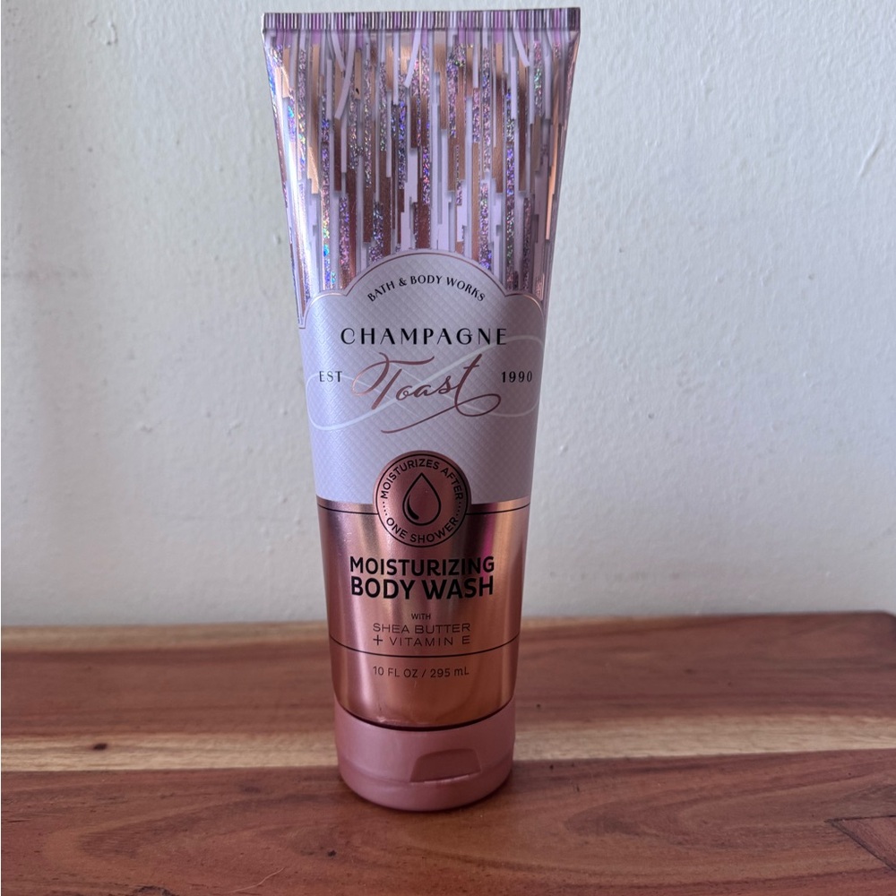 Bath & Body Works Champagne Toast Moisturizing Body Wash - Pink and Gold